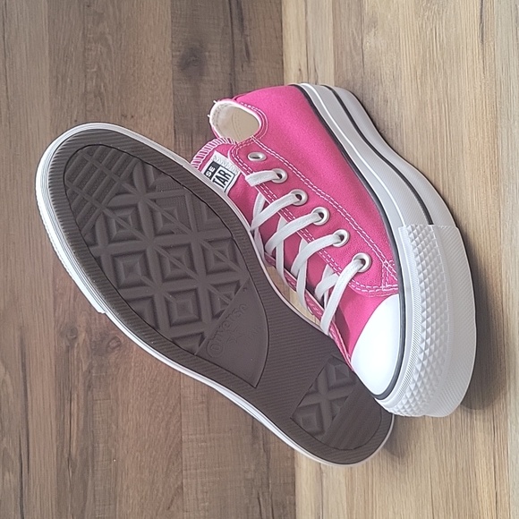 Converse shoes platform Brand new in the box. - Picture 4 of 12